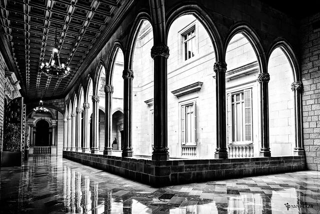 Lost in the reflections of centuries